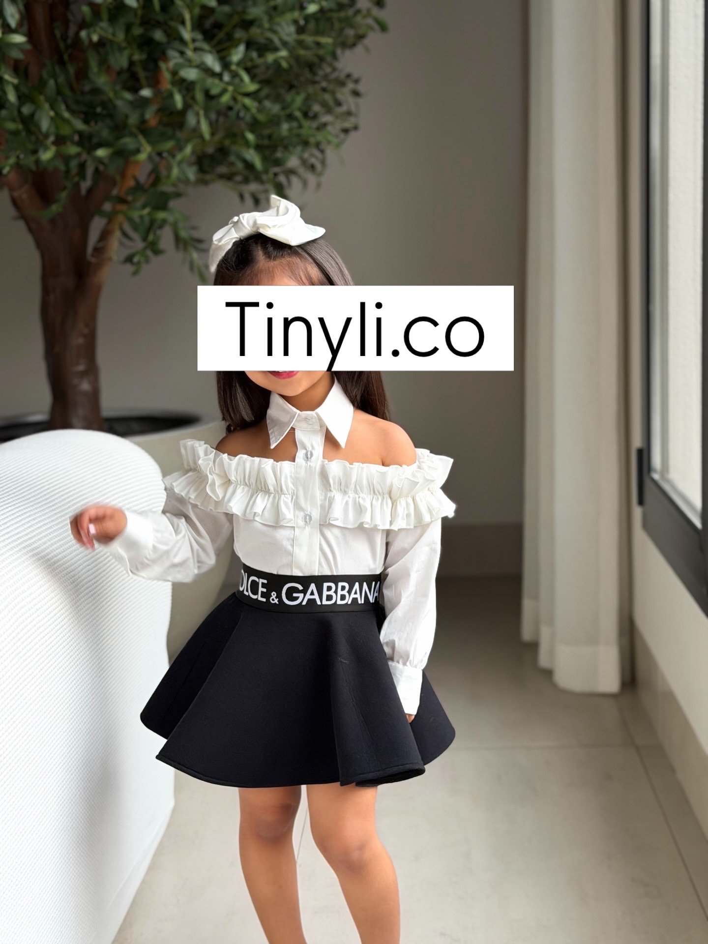 Ruffle shoulder shirt